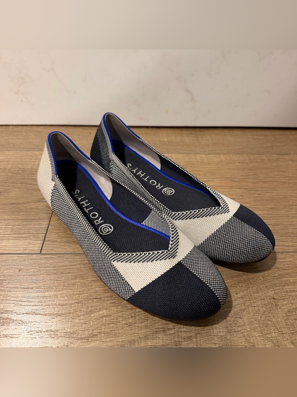 Rothy's black and Cream Check Pointed Ballet Flats, 9.5